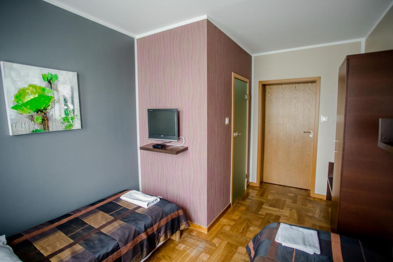 Restauracja Sonata Bed & Breakfast Zwierzyniec Luaran gambar