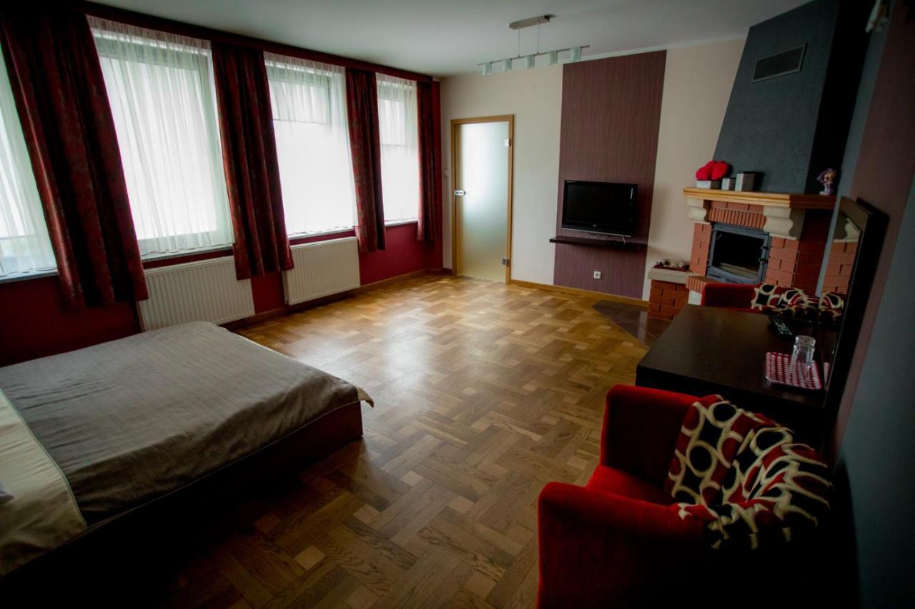 Restauracja Sonata Bed & Breakfast Zwierzyniec Luaran gambar