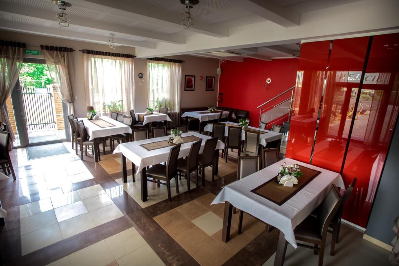 Restauracja Sonata Bed & Breakfast Zwierzyniec Luaran gambar