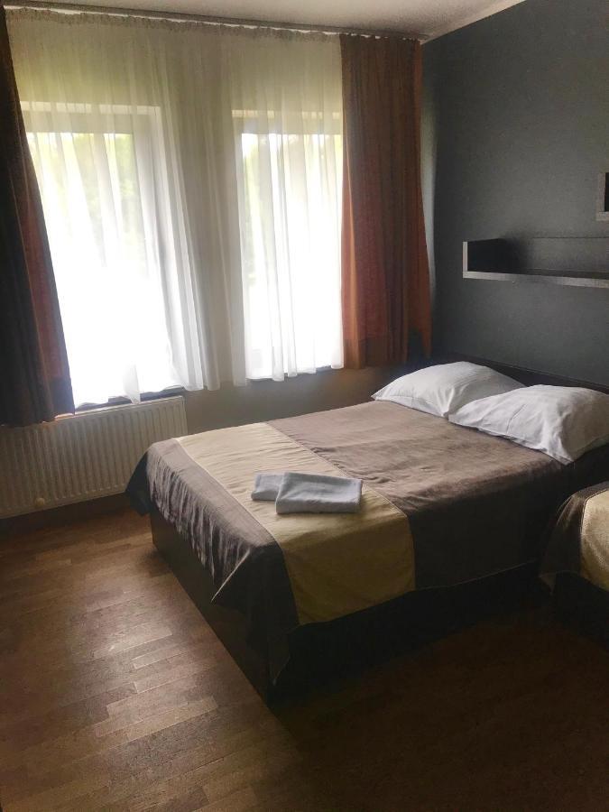 Restauracja Sonata Bed & Breakfast Zwierzyniec Luaran gambar